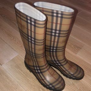 Burberry check rain boots